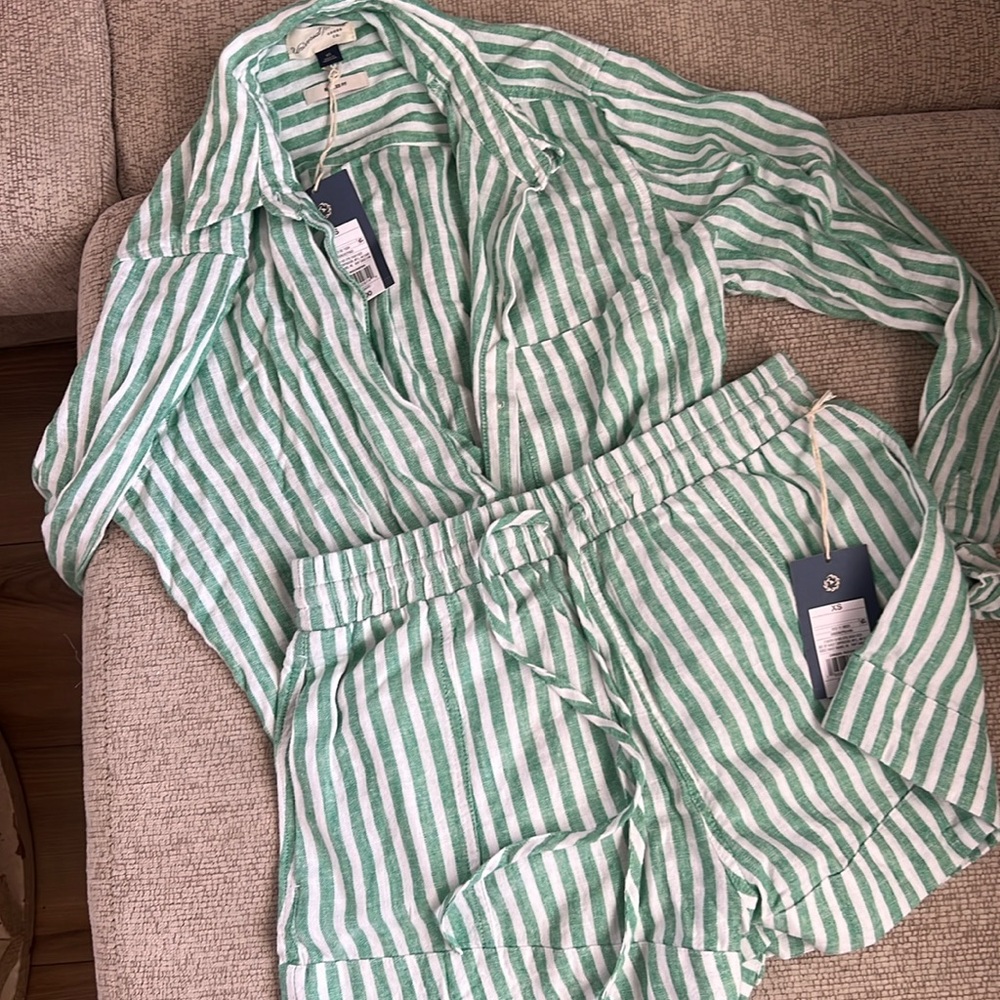 Universal Threads Green and White Linen Set